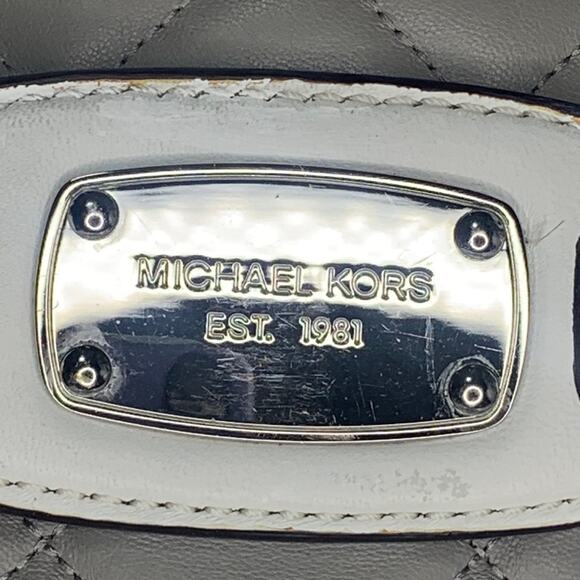 Michael Kors Hamilton Quilted Gray and White Hand Shoulder Bag - Picture 7 of 16